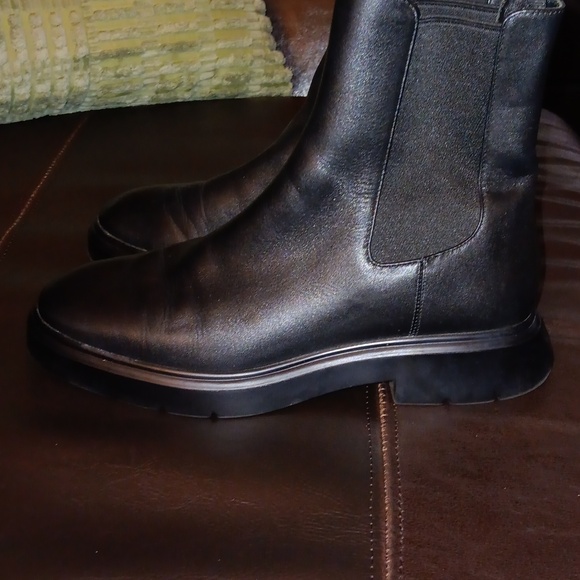 Stuart Weitzman boots size 6b - Picture 4 of 13